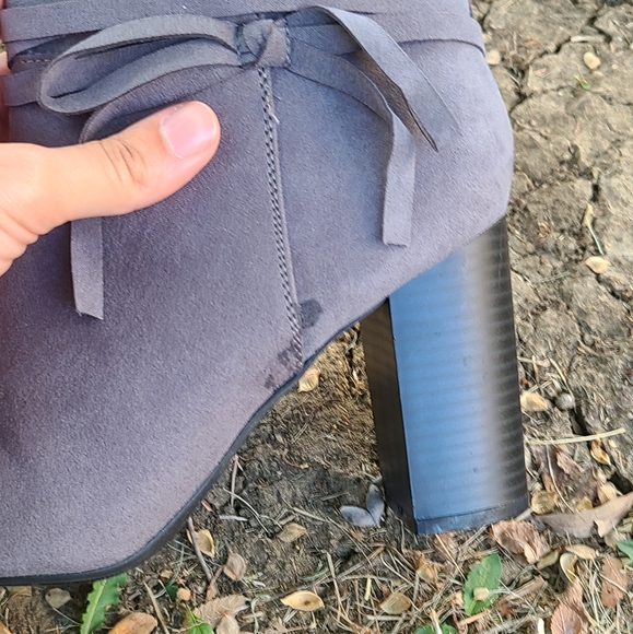 Grey Bow Booties - Picture 3 of 5